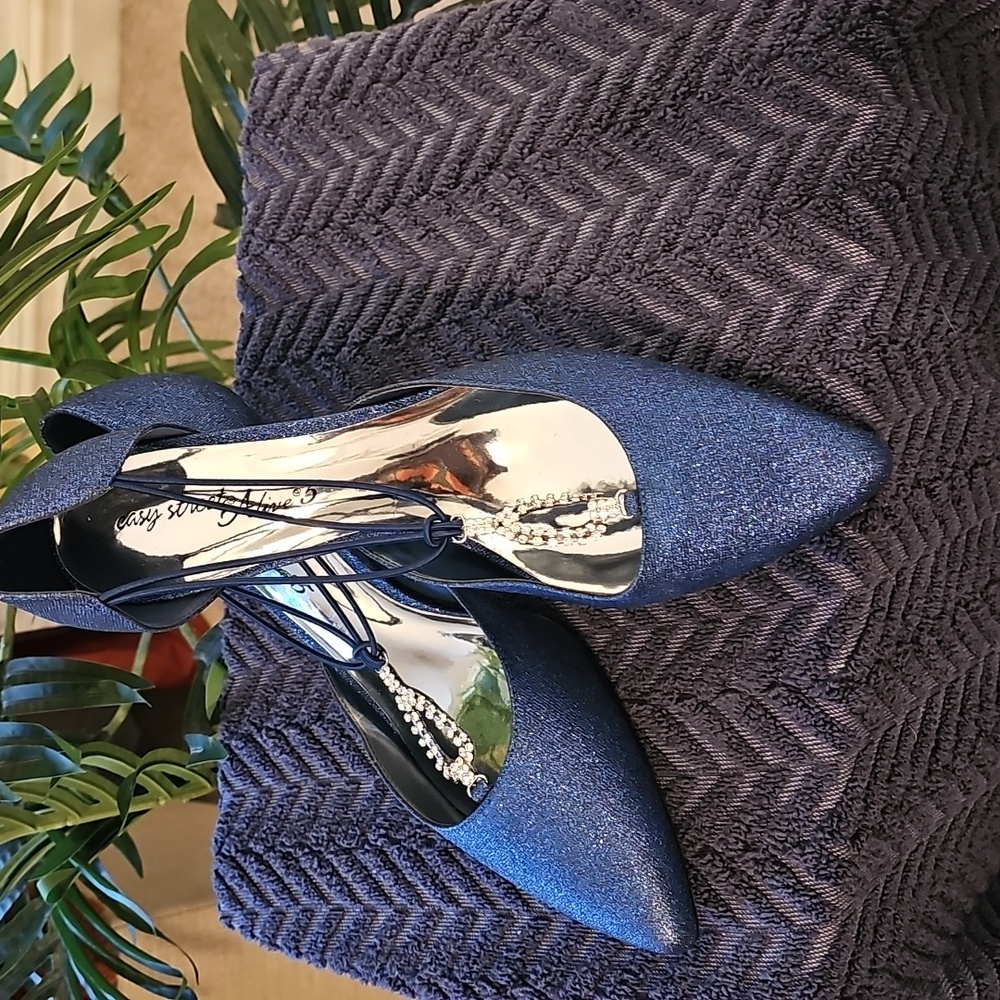 Easy Street Shimmering Blue Heels
